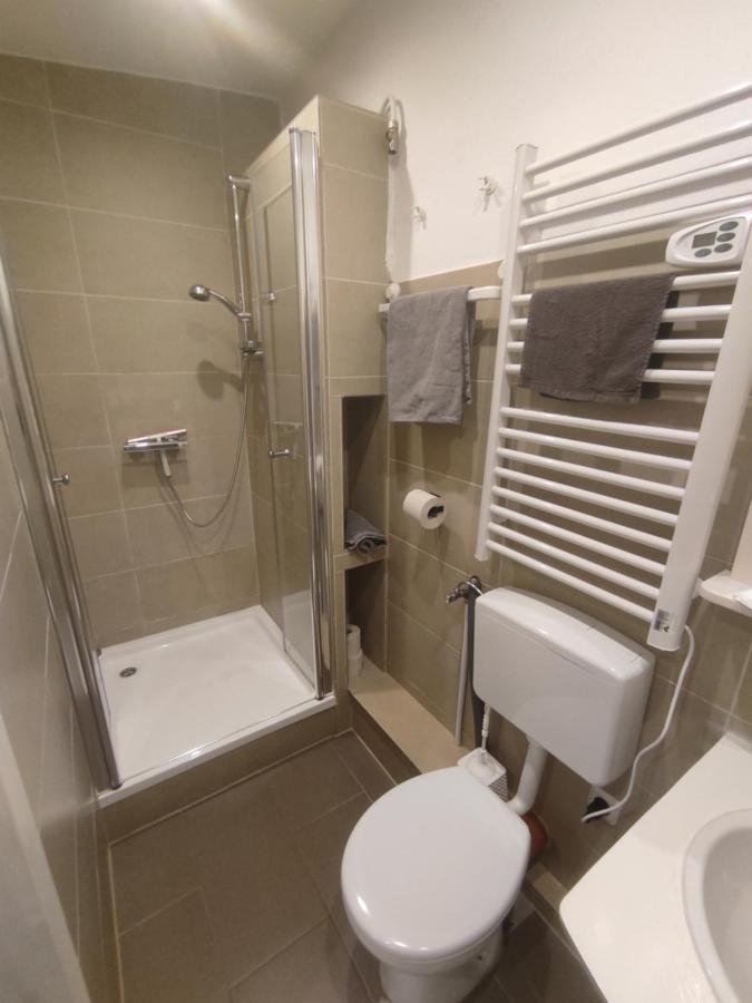Schoenes Und Offenes Appartement Jüchen Екстериор снимка